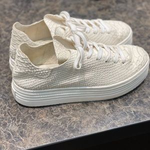 Sam Edelman “Pippy” platform sneaker